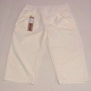 L/XL White Capri Pants NEW